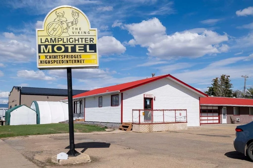 Viking Lamplighter Motel exterior 7