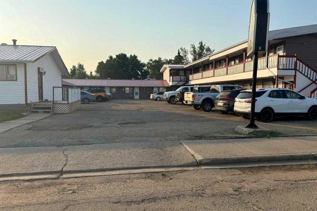 Viking Lamplighter Motel exterior 8