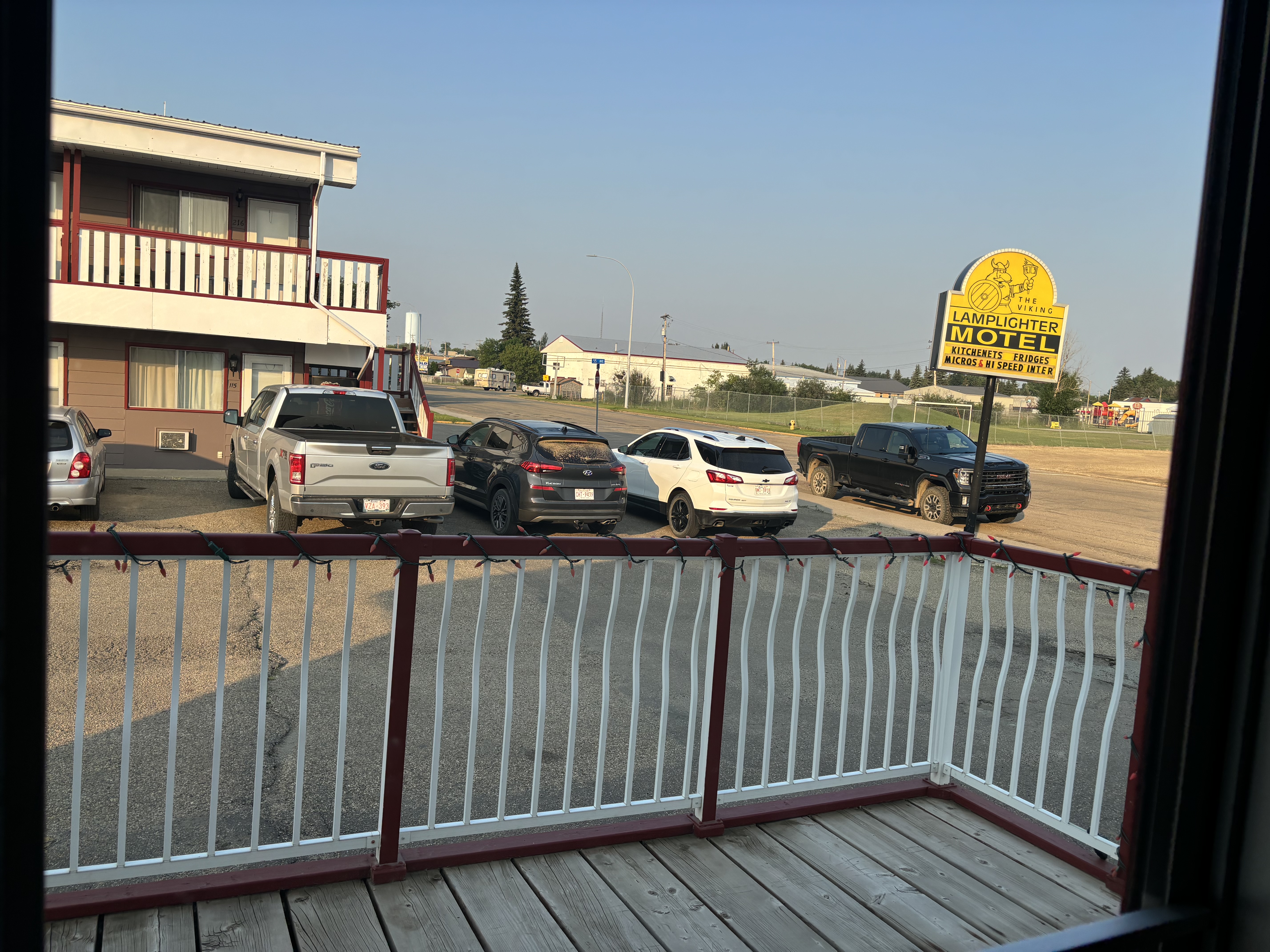 Viking Lamplighter Motel exterior 1