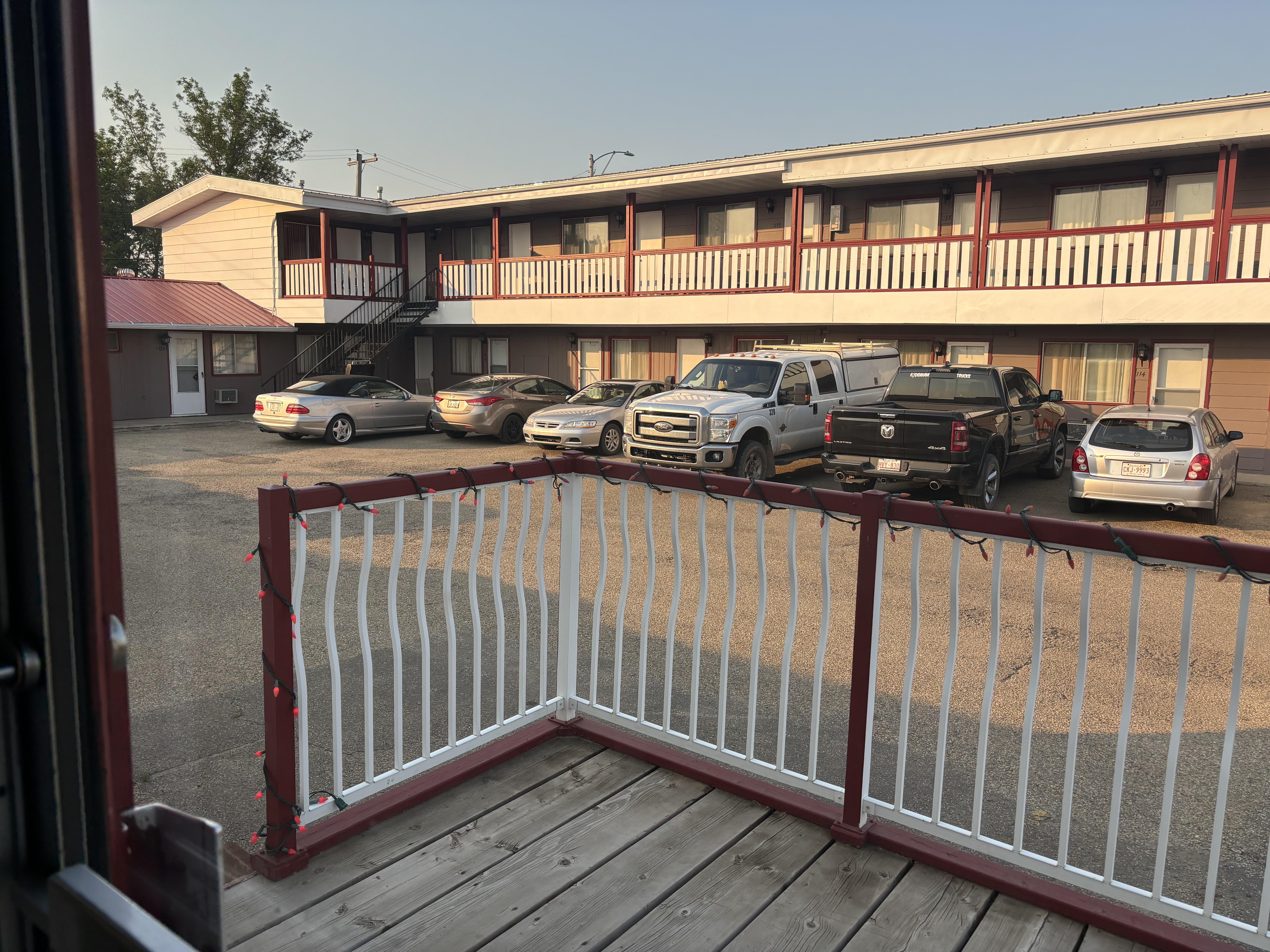 Viking Lamplighter Motel exterior 2