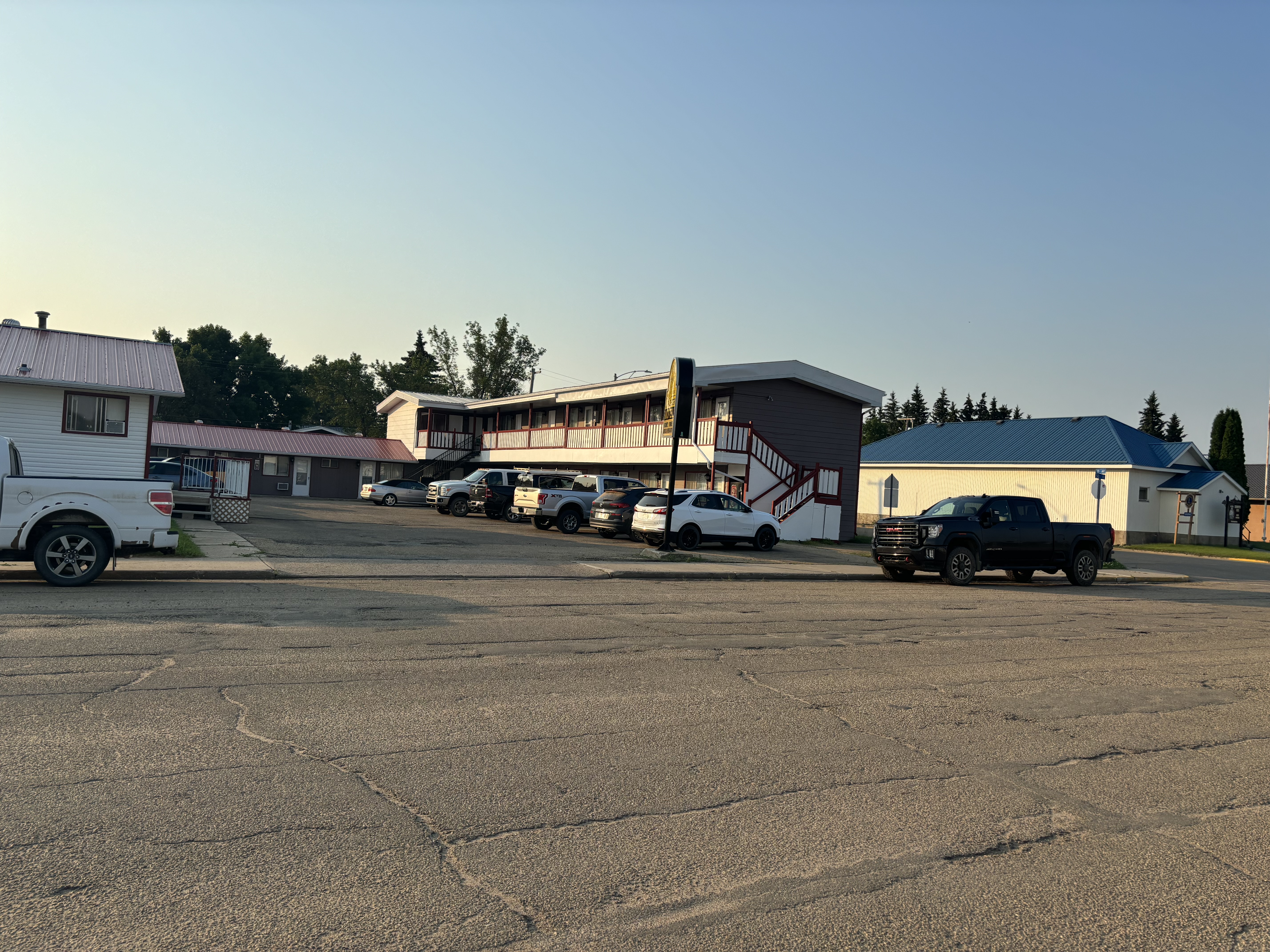 Viking Lamplighter Motel exterior 3