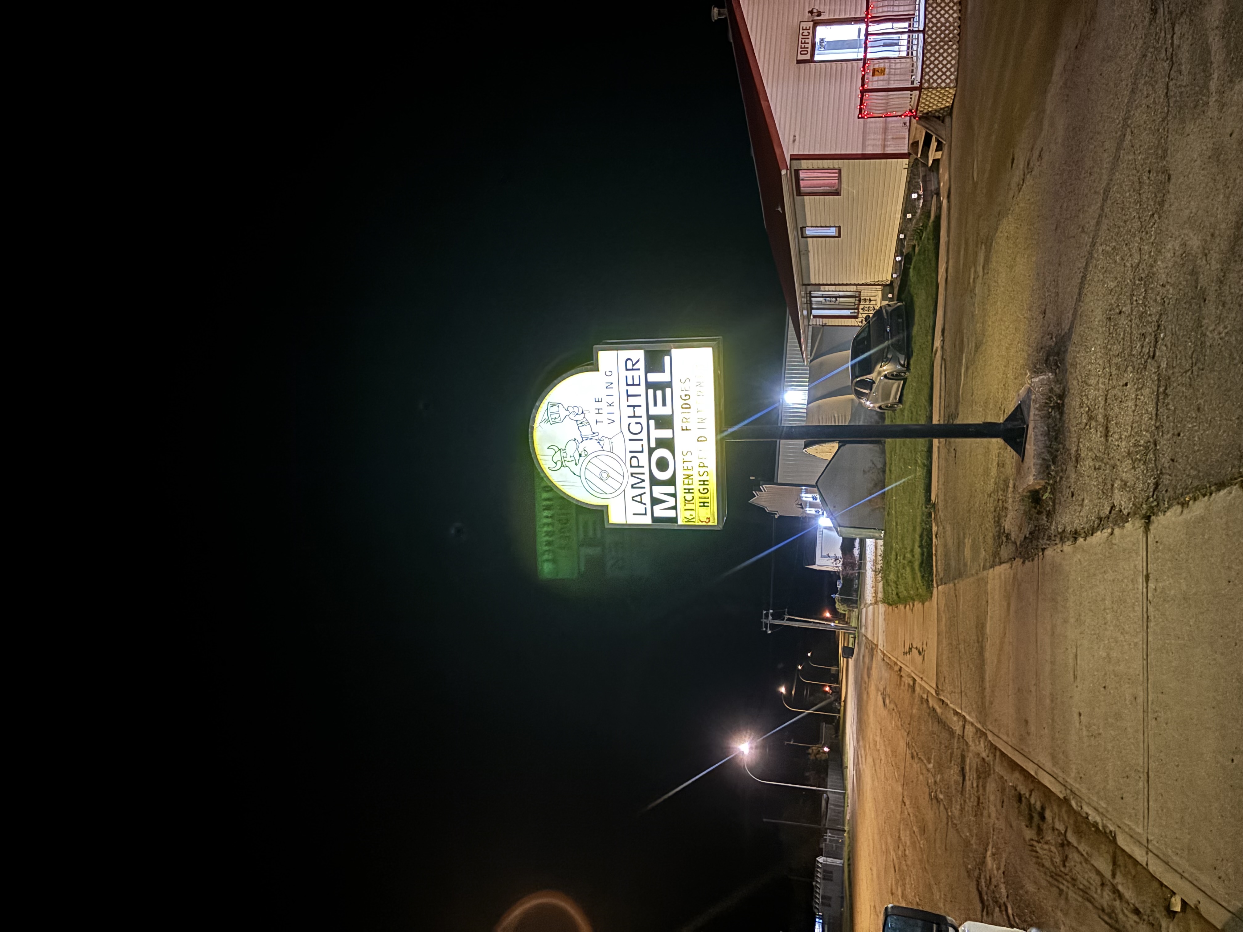Viking Lamplighter Motel exterior 6